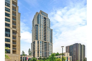 Welcome to this amazing luxury living with this stunning 1 bedroom, 1 bathroom suite atEvermore, offering Urban living in the heart of Etobicoke.