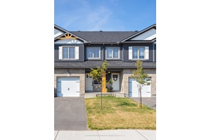 Discover the ETSON Townhome by Park View Homes, located in the desirable Bellamy Farms community.