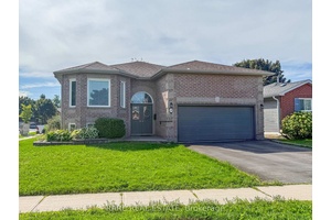 MAIN FLOOR APARTMENT FOR RENT IN SOUTH BARRIE WITH UPGRADED FEATURES, PRIVATE YARD AND TWO CAR GARAGE !