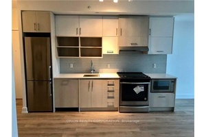 Bright Sunny South facing, 1 plus den Luxury Condos, Excellent Location For Student And Work Commute, 9Ft Ceiling, Laminate Floor.