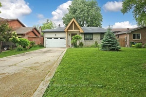 Welcome to 353 Kingsview drive, 4 Bedroom, and 4 Baths, 4 Level Side Split on the Premium Size Lot.