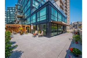 Welcome to the luxurious Harbourview Residences in prime downtown Burlington with spectacular views of Lake Ontario !