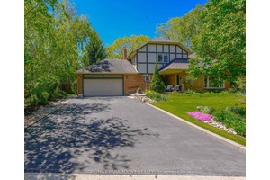 A Great Opportunity To Be A Proud Owner In The Prestigious Park Lane Estates amp ; Enjoy The Beautiful Tranquil Setting In Highly Coveted Snelgrove Neighborhood.