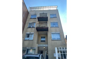 Commercial For Sale. Amazing commercial unit in the north Flushing, low tax and HOA, close to all.