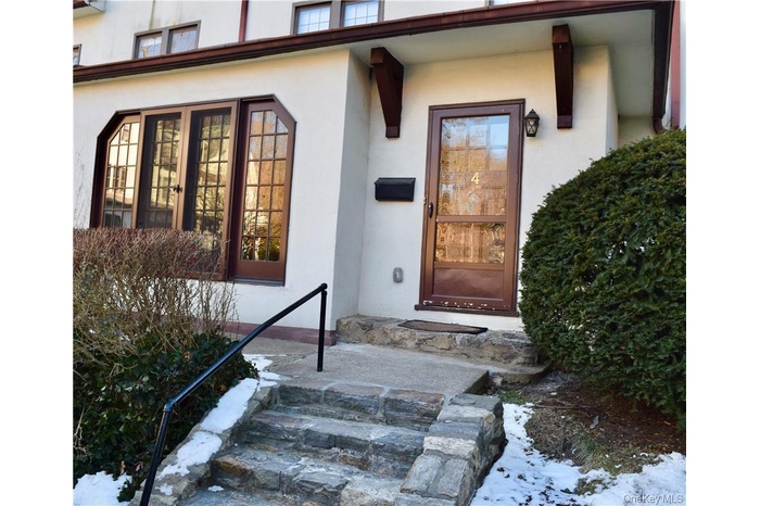 4 Prescott Square.   Bronxville Schools.