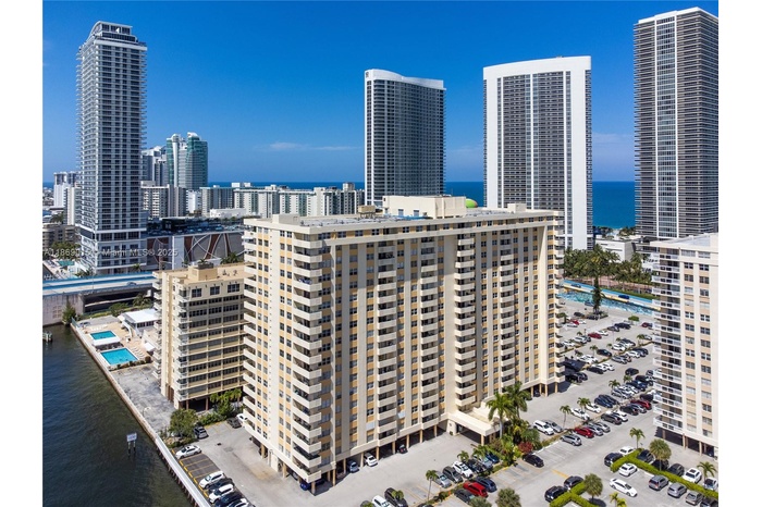 Plaza Tower North