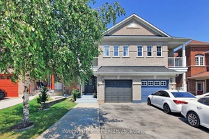 Absolutely gorgeous Semi detached home in Prestigious Lakeland Community.