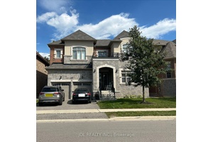Discover the charm of 681 McGregor Farm Trail, a spacious and beautifully maintained detached home in one of Newmarket's most desirable communities.