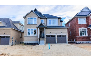 Spectacular 2022 Build Beautiful Detached Home at the south end of Collingwood.