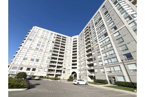 Bright amp ; Spacious 1Bed Plus Den Lower Penthouse unit in prime area of Richmond Hill.