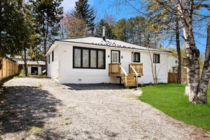 Location, Location, Location, Prime Investment Property nestled on premium 75x100FT Builder's Lot in Alcona, Innisfil Close To Beautiful Innisfil Beach Park amp ; Lake Simcoe !