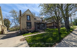 Great opportunity for investor or owner occupy with mortgage helper.