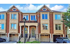 Nestled amongst the lush greenery at Leslie amp ; Gorham, Free Hold Town House ; Open, Bright, Sun Filled And Spacious Functional Layout With Huge Kitchen ; Granite Counter Tops ...