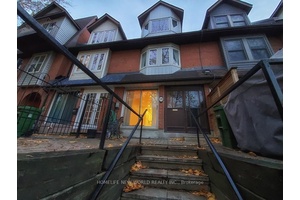 Morden and spacious 3 storey 3 bedrooms study Town Home comes with fully renovated master bedroom and 2nd floor washroom.