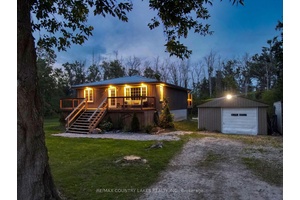 Ultra Private Retreat on Whites Creek Just Minutes to Lake Simcoe.