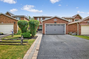 Welcome to your next family retreat in one of Auroras most coveted neighbourhoods !
