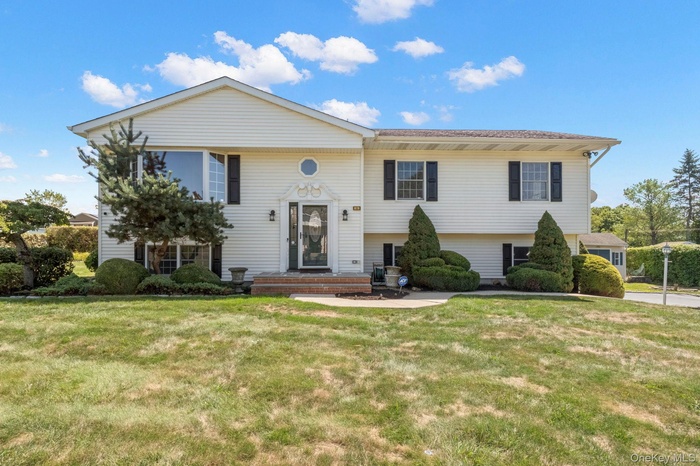 Split foyer home featuring a front yard