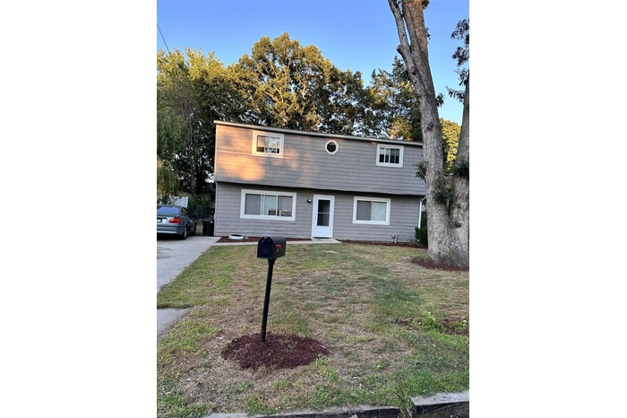 View of front of house featuring a front yard
