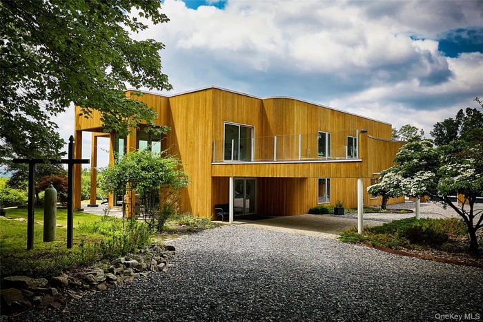 View of front facade featuring gravel driveway