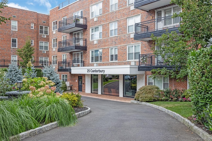 View of apartment building / complex