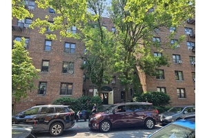 Move in conditions, Spacious JR4 2 Bedroom Coop apartment with huge living room, EiK, one Full bath.