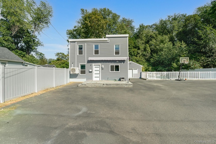 View of front of home with driveway