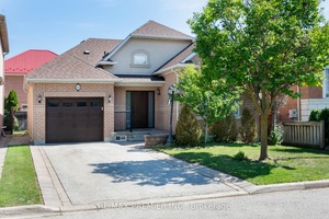 Lovely well maintained bungalow located in sought after Vellore Village.