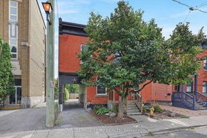 A smart DUPLEX choice here for buyer live in, investment or to join forces with a friend to buy together, live separately.