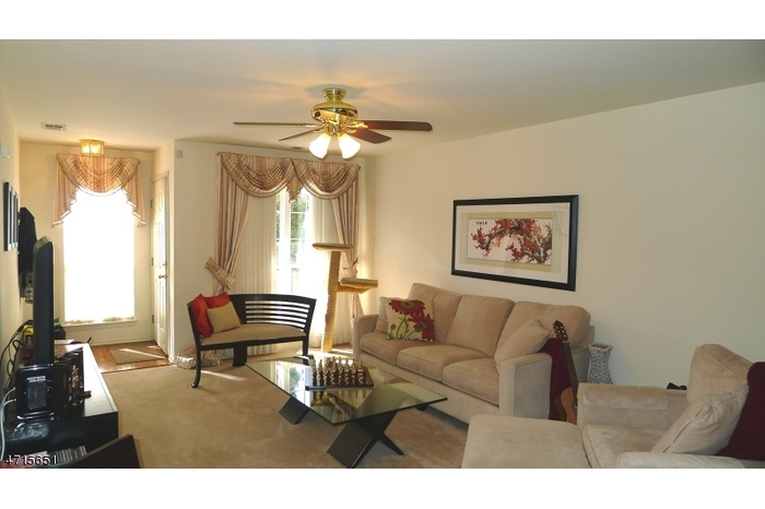 LIVING ROOM I