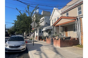Great two family house in Woodhaven