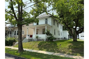 Classic Colonial Charm Near the Walkway Over the Hudson !