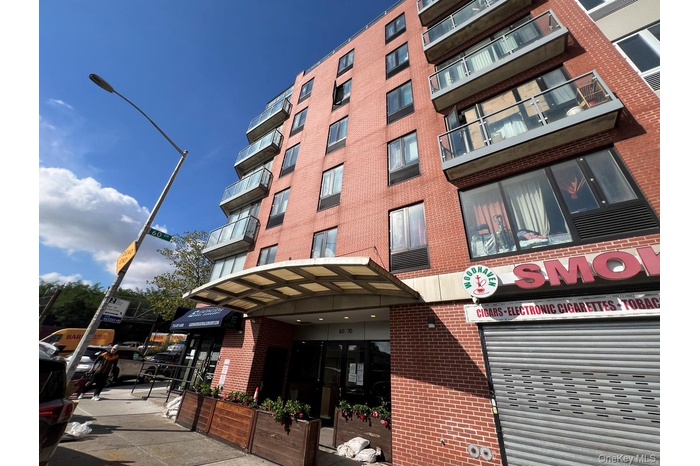 View of apartment building / complex