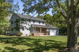 Welcome to 29 Stone Mountain Road in Round Top.