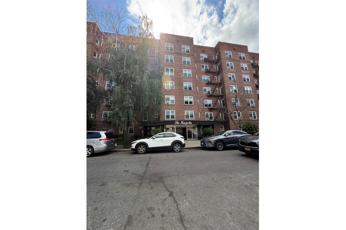 View of apartment building / complex