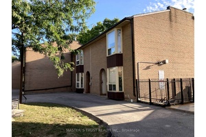 Semi_detached conner unit, bright and spacious 3 1 bedroom, 2 bathroom townhouse, unbeatable value !