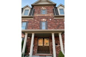 Gorgeous end unit townhome in upscale Northwest Brampton.
