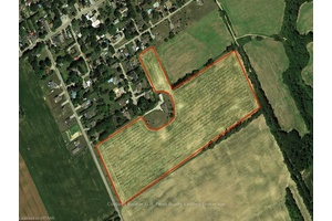 Absolutely stunning 31. 3 acre estate property located just South of the lovely historic Village of Vittoria.