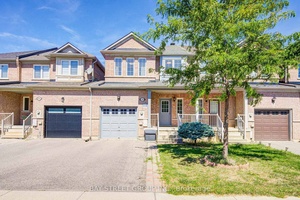 Bright amp ; Spacious Freehold Townhome in High Demand Langstaff !