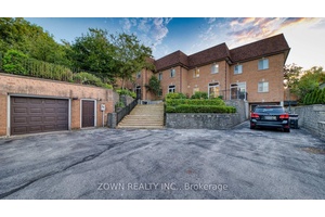 Beautifully maintained 3 Bedroom Townhouse in the highly sought after Scarborough Village community !