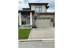 Must see ! This inviting 3 bedroom 4 Bathroom detached home boasts an open concept kitchen, spacious breakfast area, and a sun drenched family room perfect for entertaining and relaxing.