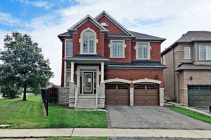Newer Renovated Detached Home's Upper Levels With 4 Brs, 4 Baths amp ; 6 Car Parking Spaces Not Blocked By Bsmt Tenant !