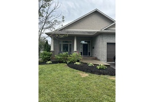GREAT OPPORTUNITY ! ! Live in one unit and pay your mortgage with the other unit, opportunity for someone else to help supplement your mortgage !