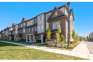 Stunning 2 Year Old, 3 Storey Townhouse in the Heart of Courtice !