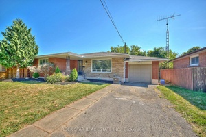 Well maintained bungalow in incredible St.