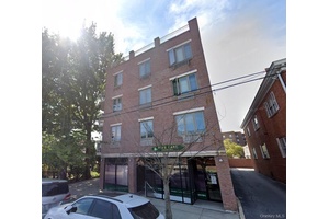 Located in a busy downtown area, it is a 2 minute walk to the railway station.