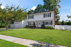 Who Is Looking For A Nice Sized Colonial In Plainview ?