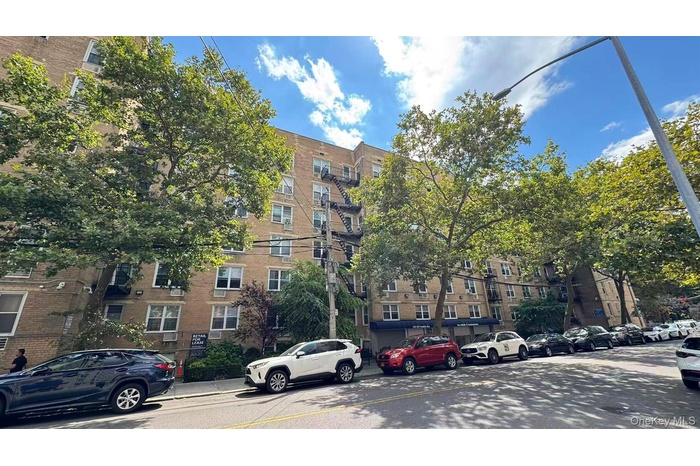 View of apartment building / complex