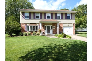 This spacious 4 bedroom Splanch is the home you ve been waiting for !