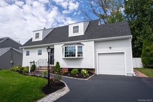 Beautiful, newly renovated cape cod home in Massapequa Park.