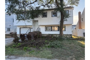REO SOUTH FREEPORT HI RANCH BOASTS 5 BEDROOMS, 2.